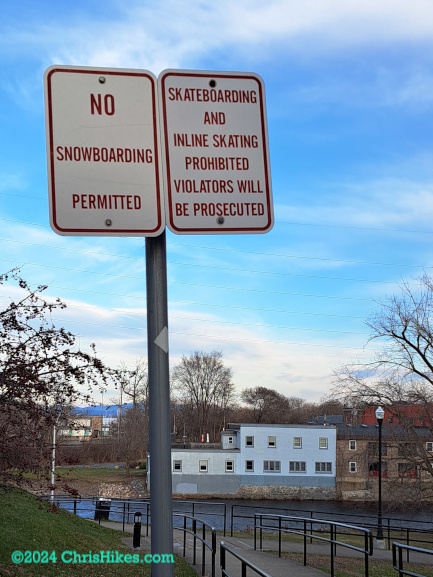 No Snowboarding sign in park