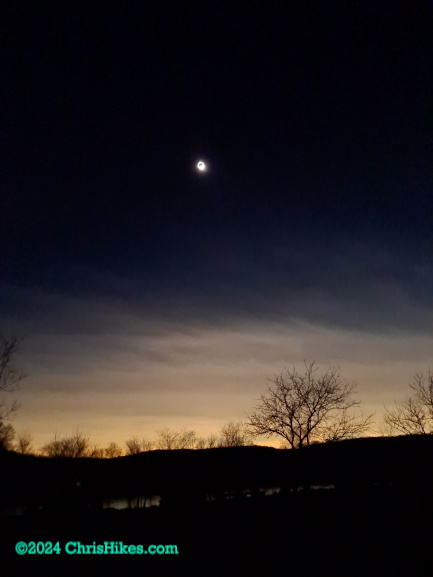 Total eclipse with diamond ring effect and light horizon